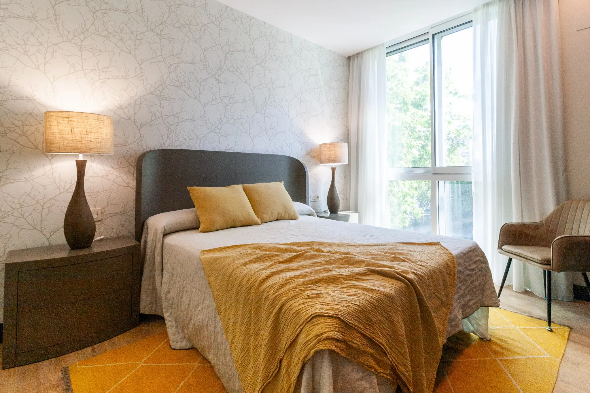 Dormitorio 2 con cama doble y luz natural